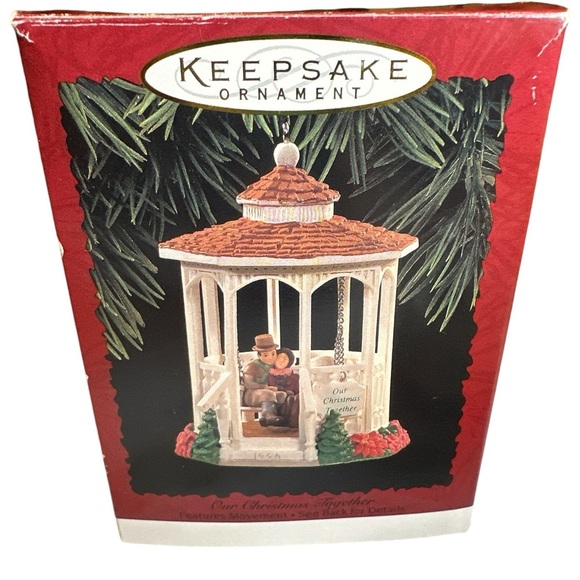 Hallmark Keepsake 1996 Ornament Our Christmas Together Gazebo Collection - Picture 6 of 7